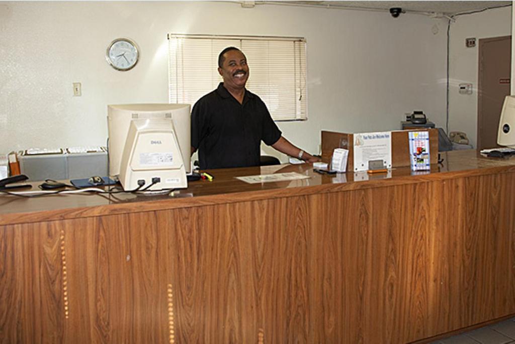 Ez 8 Motel نيوارك المظهر الخارجي الصورة